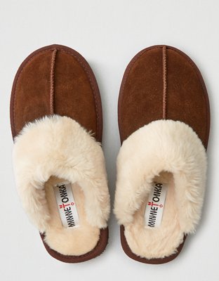 Minnetonka Women's Chesney Scuff Slipper