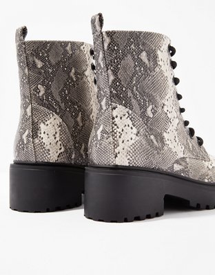 Женские ботинки American Eagle AE Snake Lug Boot — фото 3