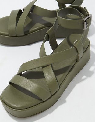Sandale à plate-forme de style de l’an 2000 avec brides AE