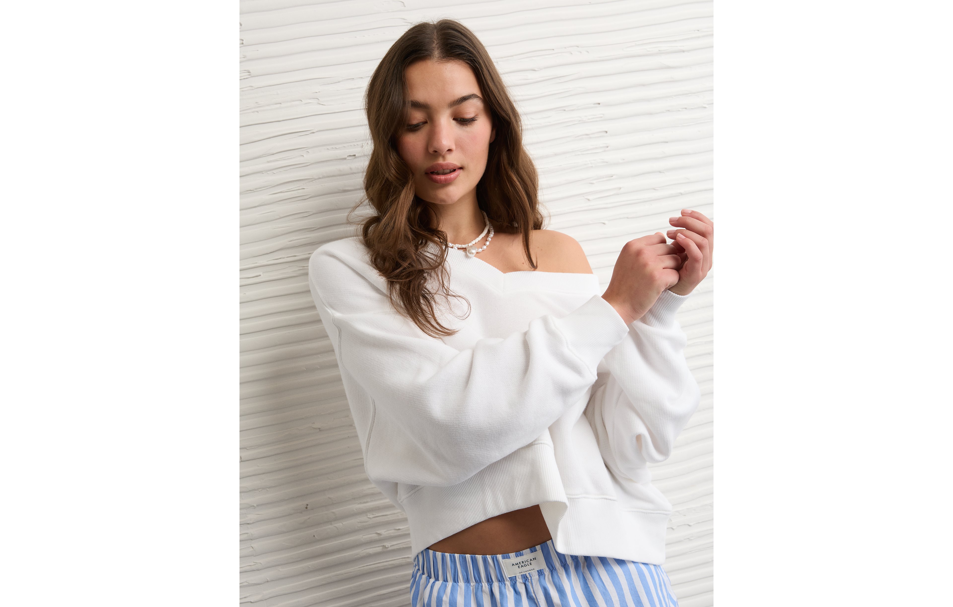 AE Cropped V-Neck Sweatshirt