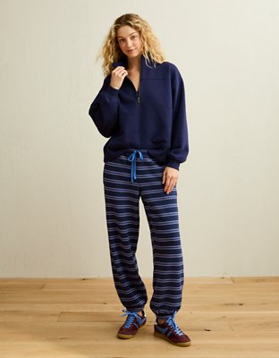 AE Everyday Luxe Quarter-Zip Pocket Sweatshirt