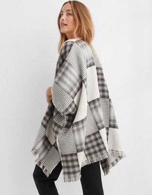 Aerie Poncho con retazos