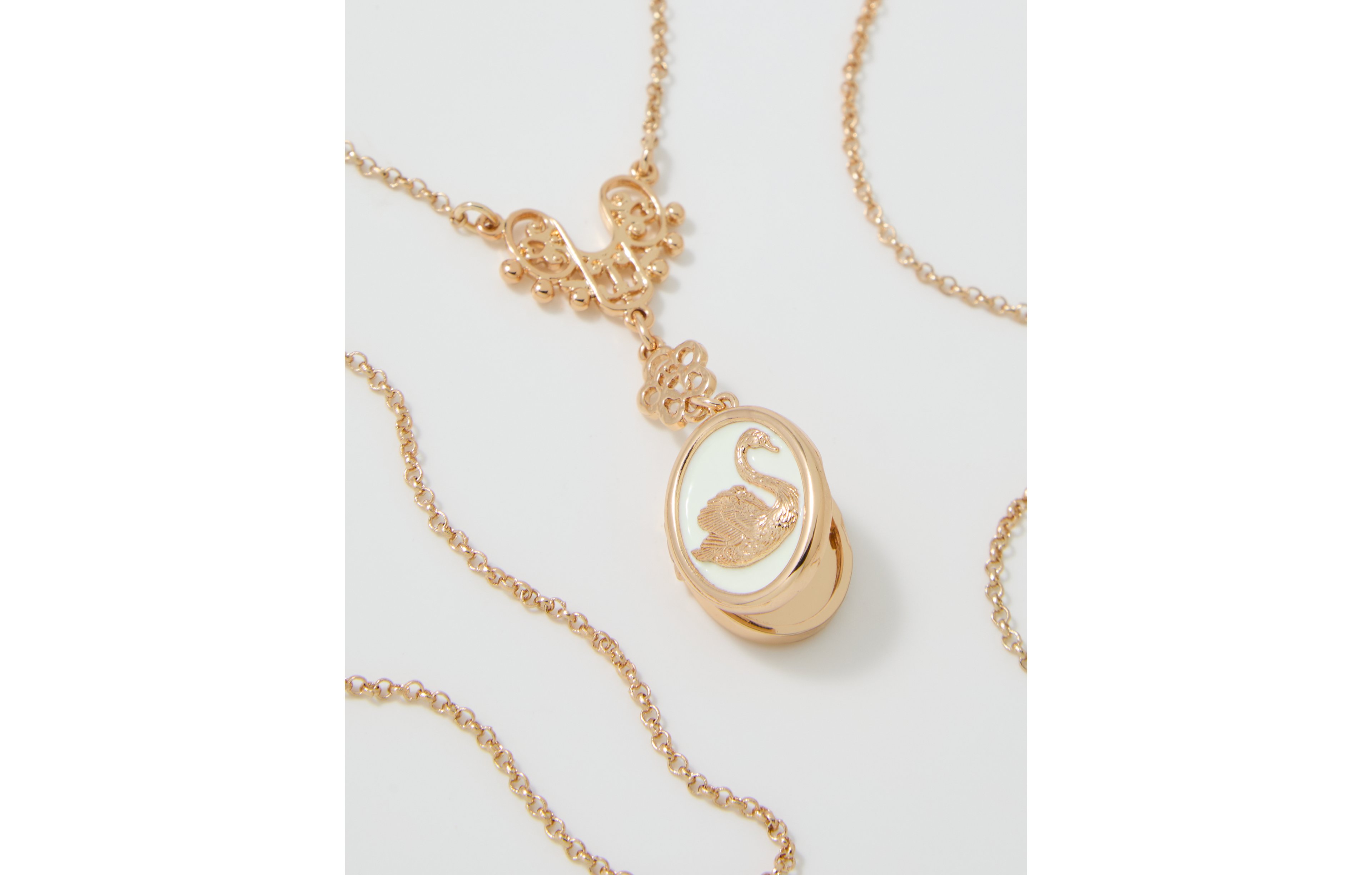 Aerie Oval Locket Necklace