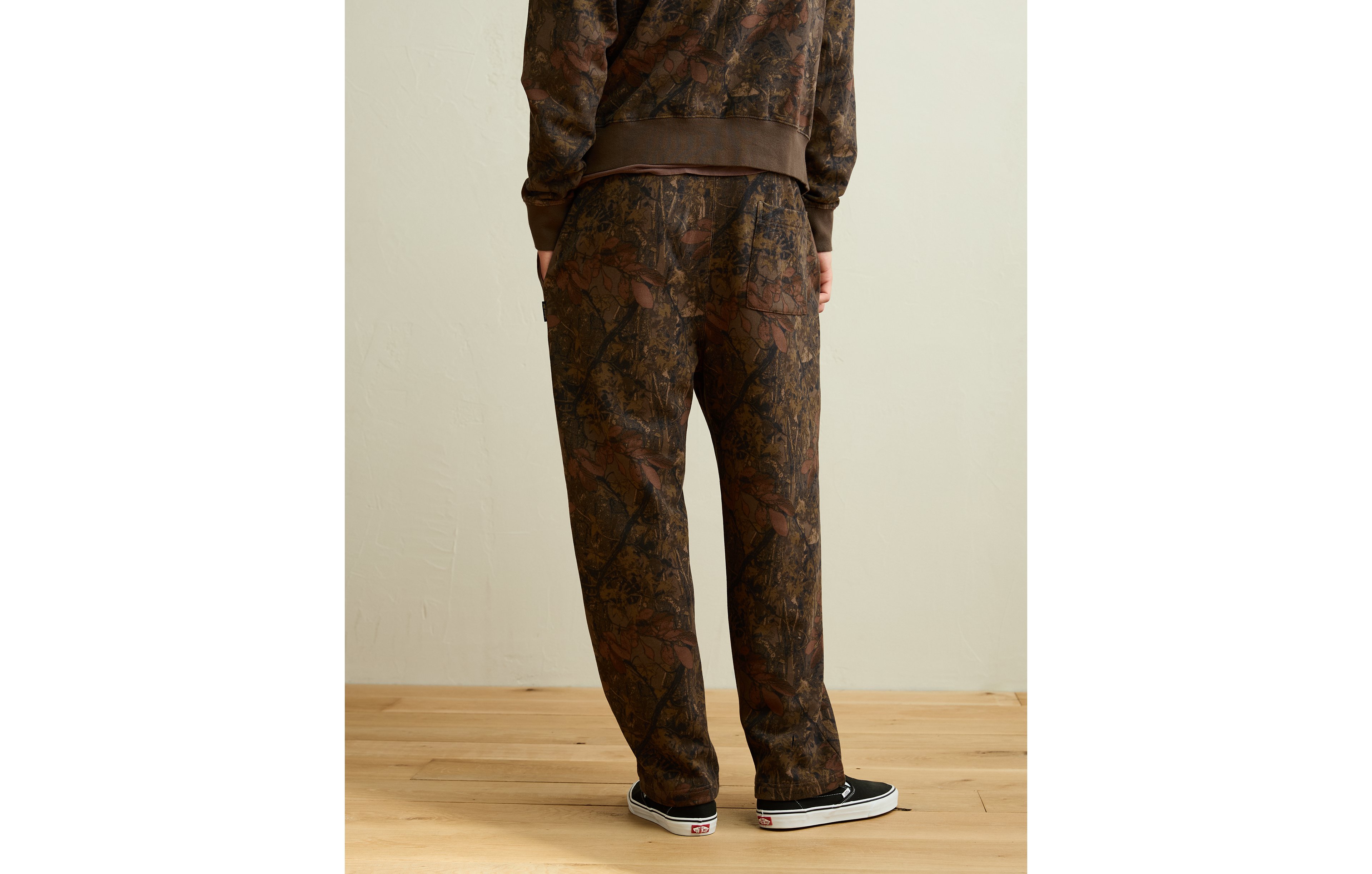 AE Laidback Luxe Heavyweight Open-Hem Sweatpant