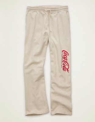 Мужские брюки American Eagle AE Laidback Luxe Coca-Cola Graphic Sweatpant, цвет: Кремовый — фото 1
