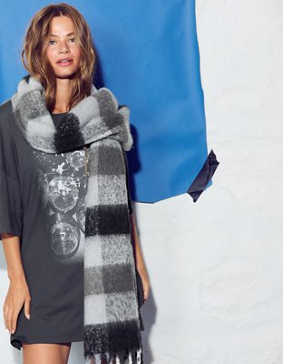 Aerie Fringe Plaid Blanket Scarf | Aerie display picture 1