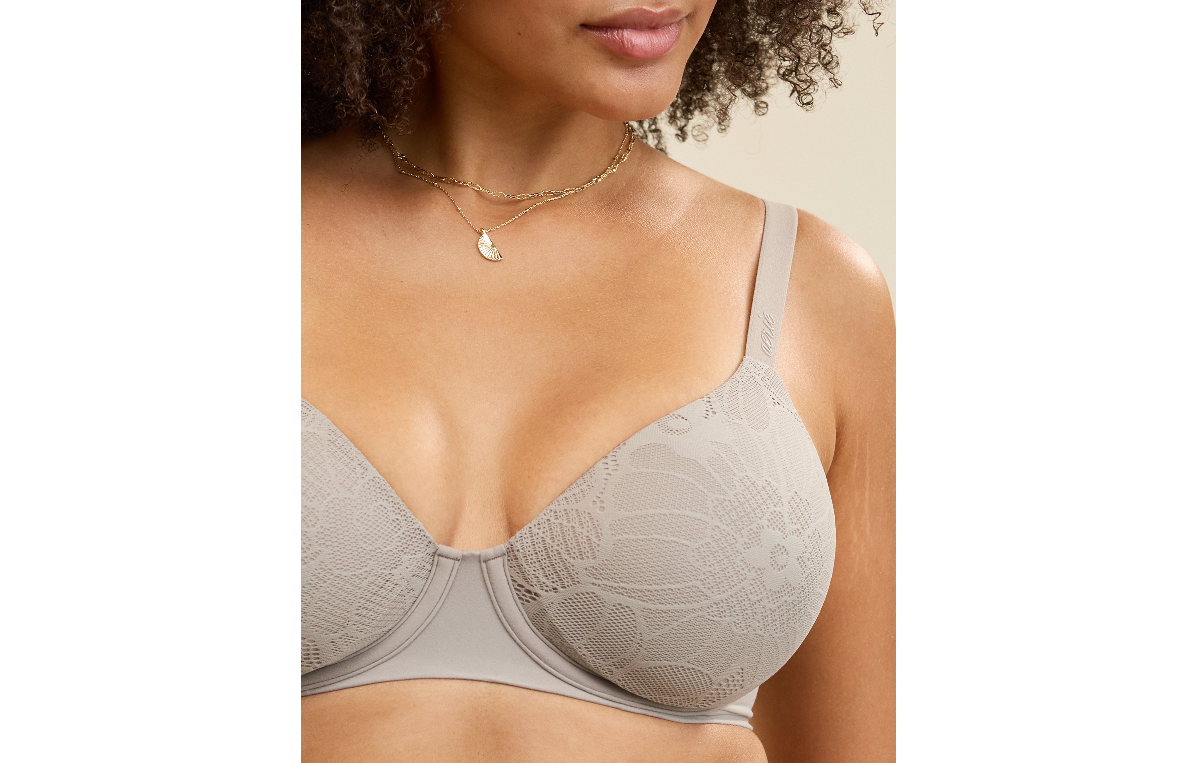 SMOOTHEZ Lace Full Coverage Lightly Lined Bra