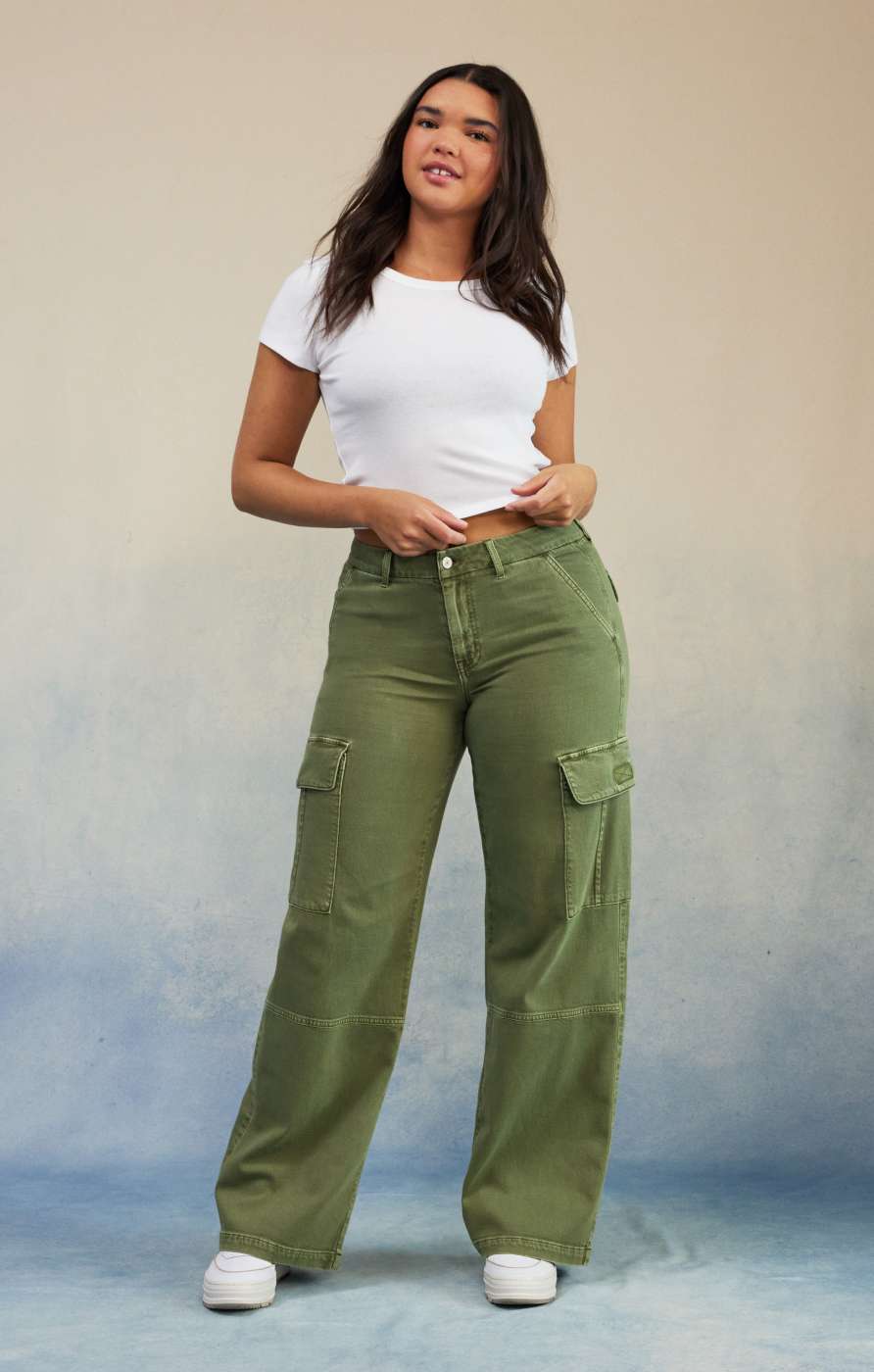 Model in olive green curvy pants