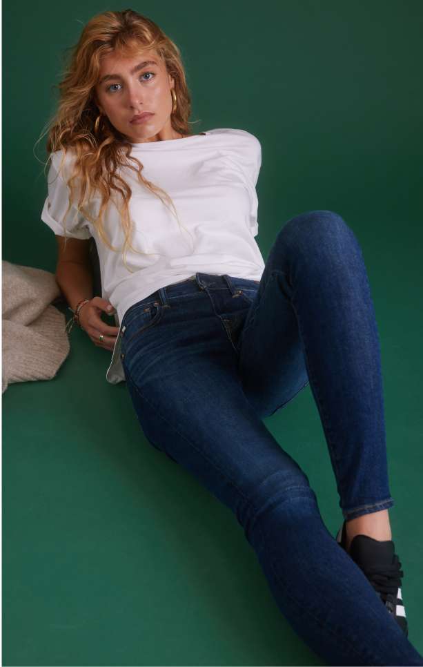 Model in Women's AE77 Jegging & Skinny jean