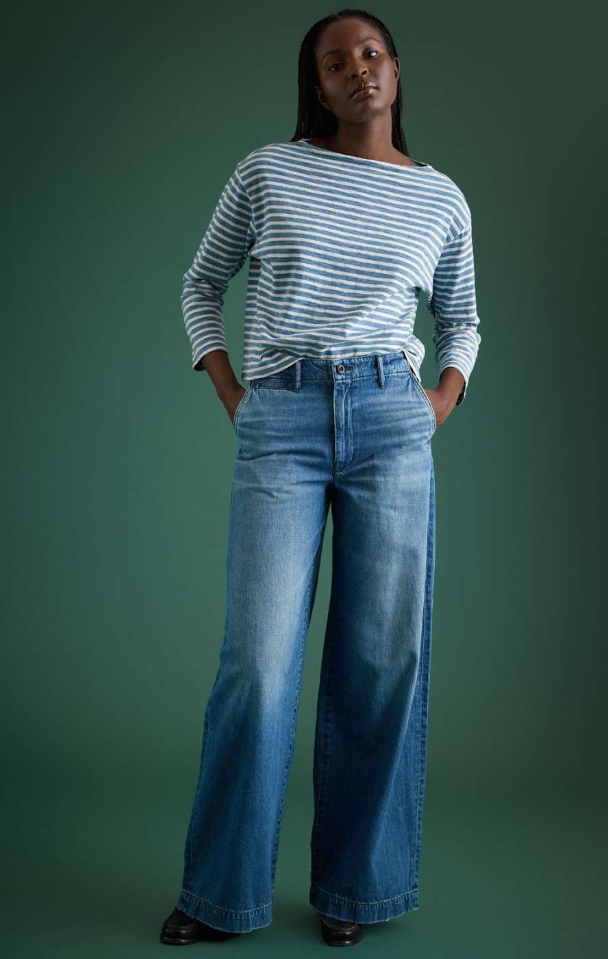 Model in Women's AE77 Wide jean