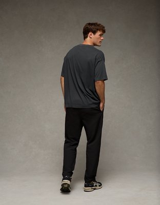 Мужские брюки American Eagle AE 24/7 Pleated Pull-On, цвет: Насыщенный чёрный — фото 2