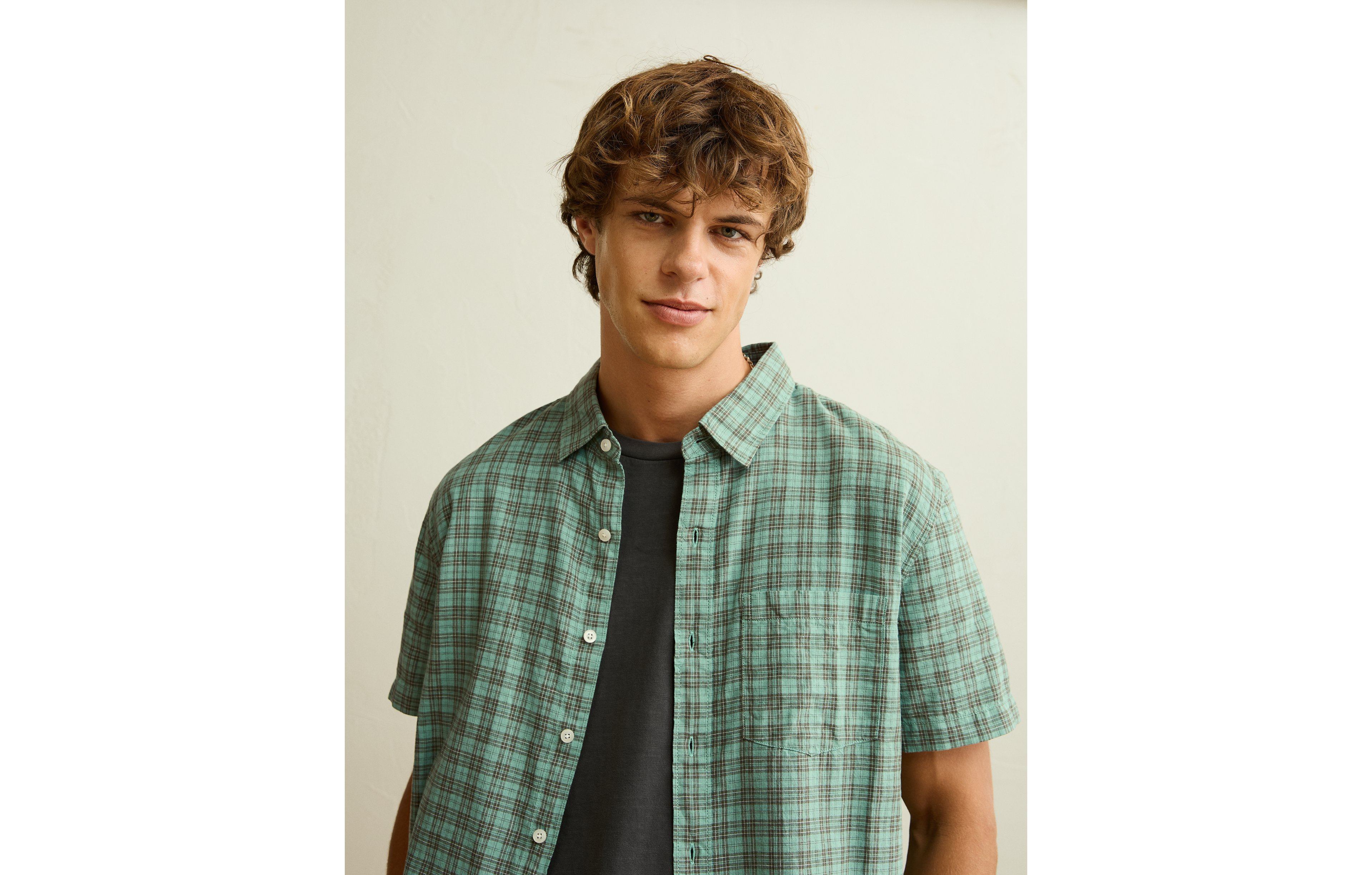 AE Standard Fit Linen-Blend Short-Sleeve Button-Up Shirt