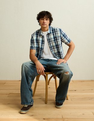 Мужская рубашка American Eagle AE Standard Fit Short-Sleeve Button-Up, цвет: Яркий синий — фото 6