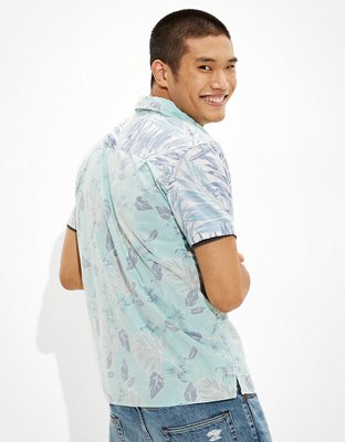 AE Camisa manga corta abotonada con estampado hawaiano