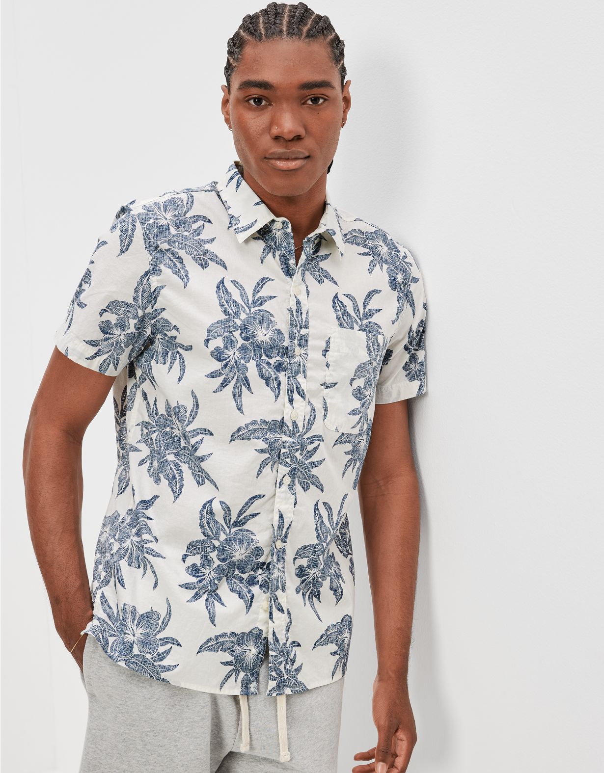 AE Camisa tropical estilo resort con botones