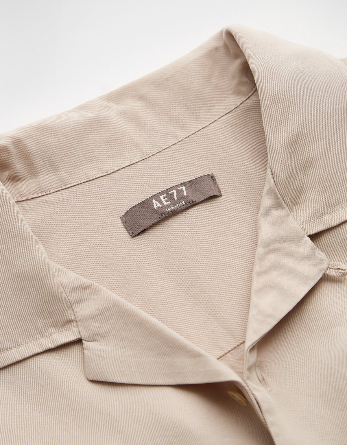 AE77 Premium Relaxed Short-Sleeve Button-Up Shirt - image 5