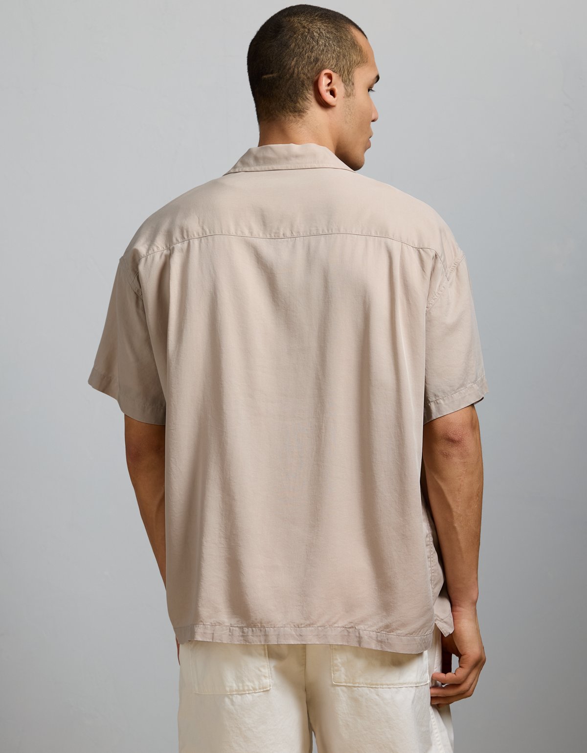 AE77 Premium Relaxed Short-Sleeve Button-Up Shirt - image 3