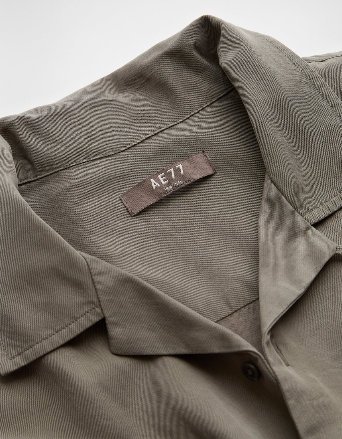 AE77 Premium Relaxed Short-Sleeve Button-Up Shirt - image 5