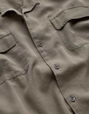 AE77 Premium Relaxed Short-Sleeve Button-Up Shirt