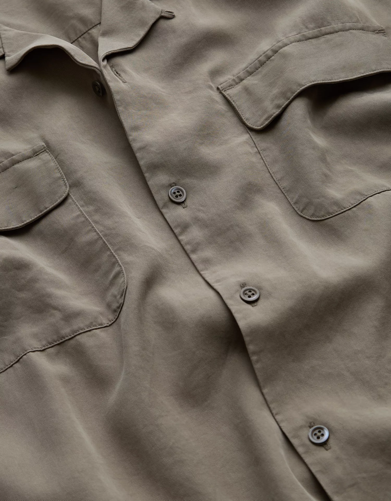 AE77 Premium Relaxed Short-Sleeve Button-Up Shirt - thumbnail 7