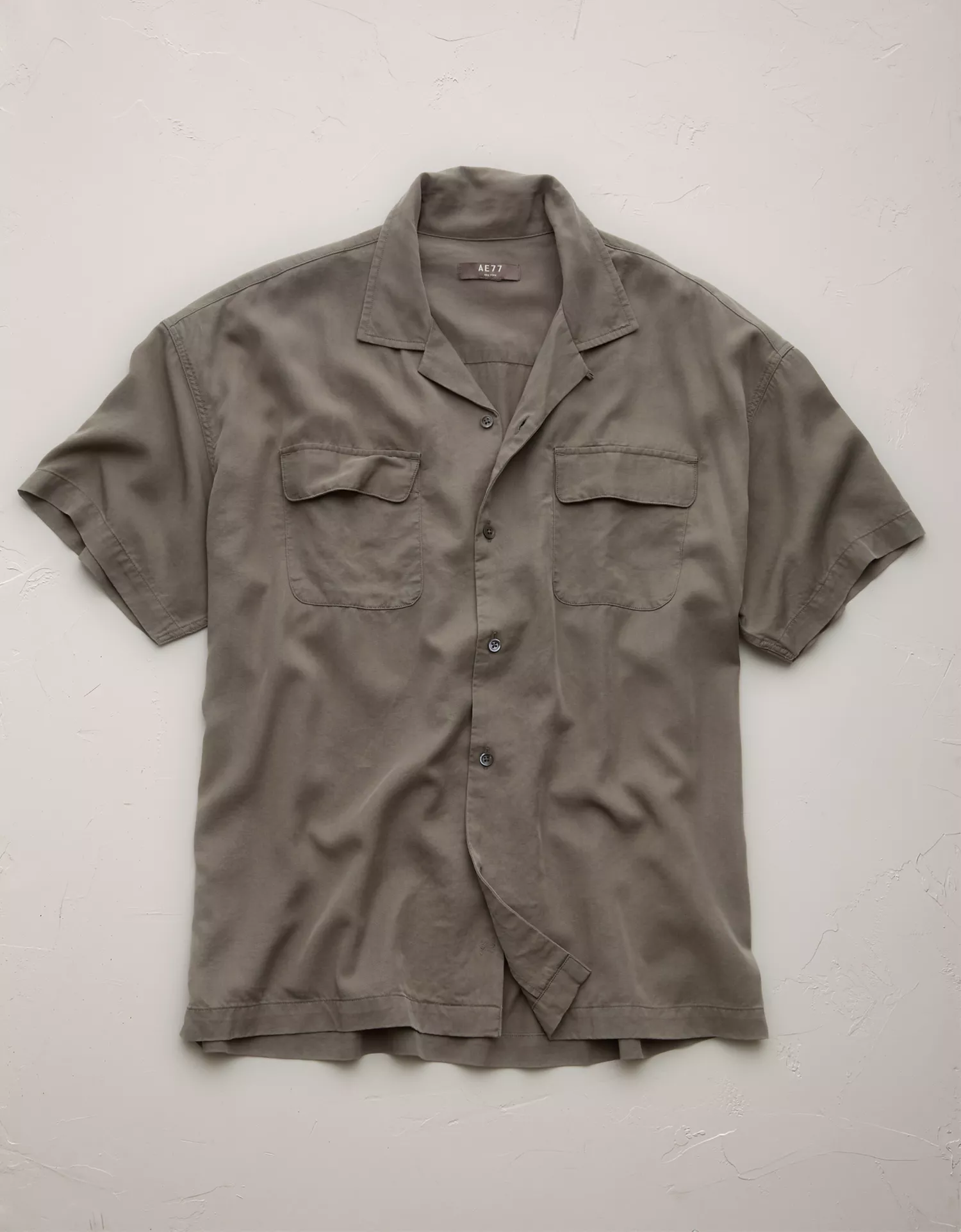 AE77 Premium Relaxed Short-Sleeve Button-Up Shirt - thumbnail 4