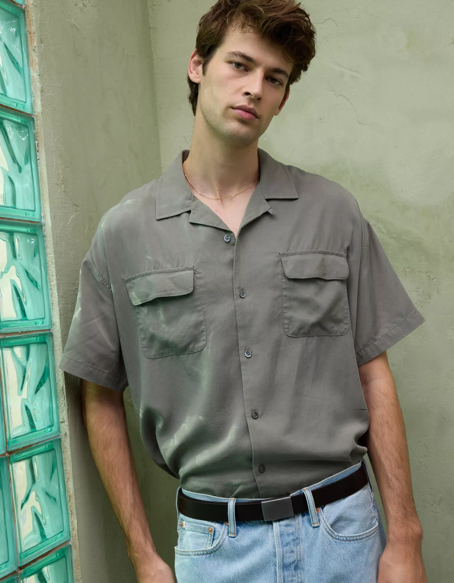 AE77 Premium Relaxed Short-Sleeve Button-Up Shirt