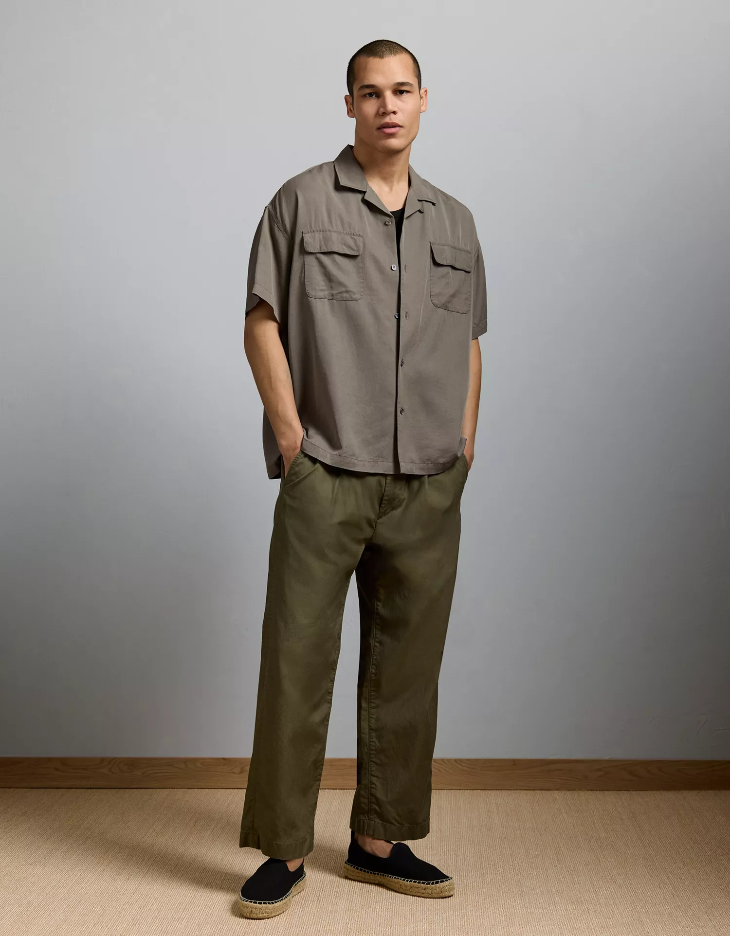 AE77 Premium Relaxed Short-Sleeve Button-Up Shirt - thumbnail 6