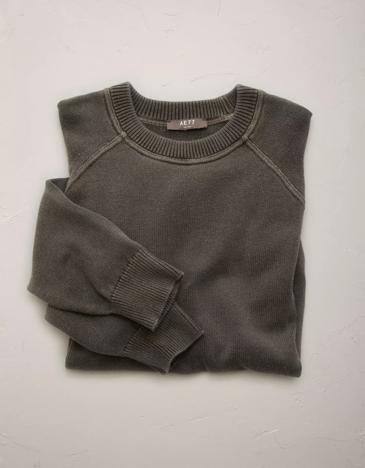 AE77 Garment-Washed Raglan Sweater - thumbnail 4