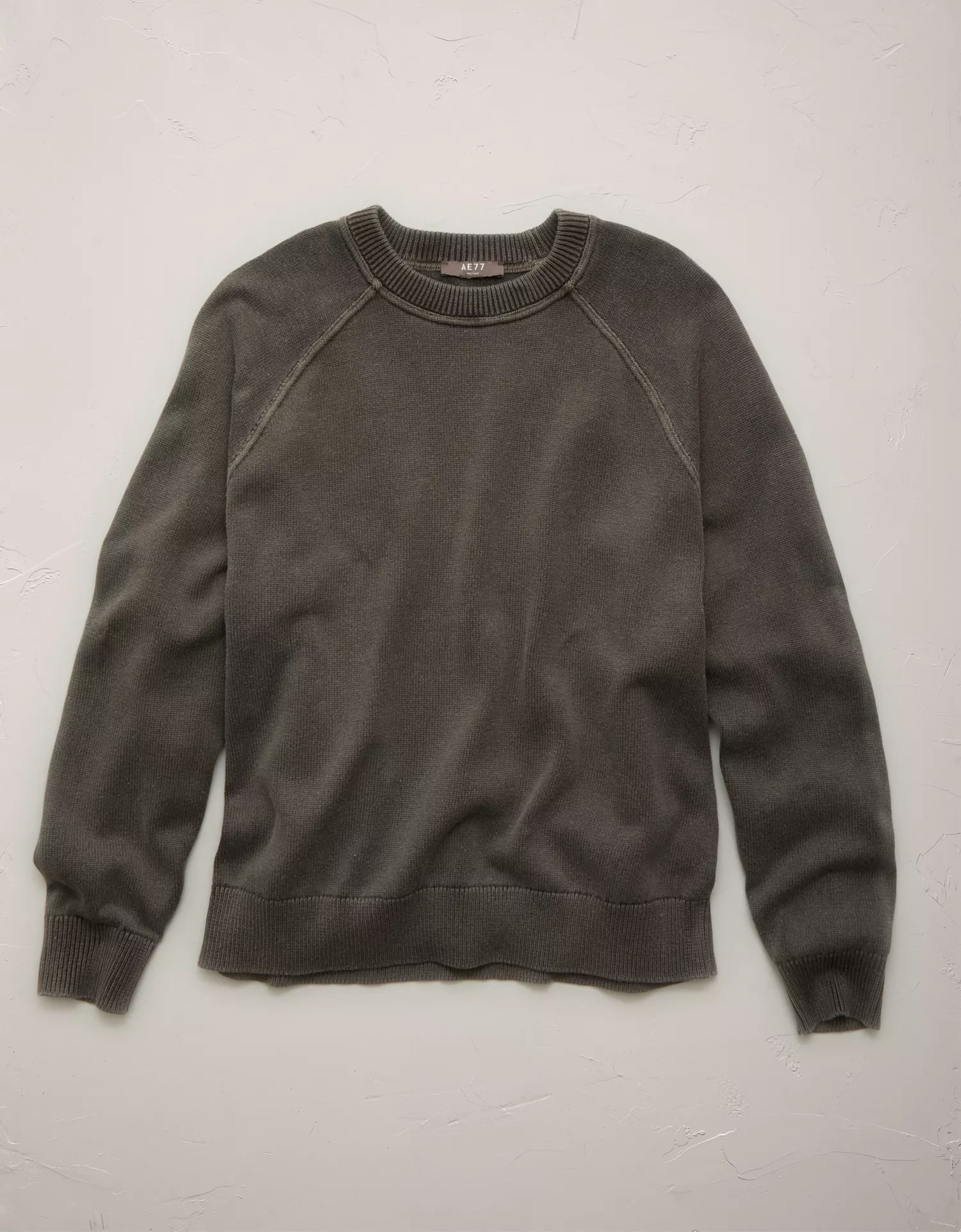 AE77 Garment-Washed Raglan Sweater - thumbnail 3