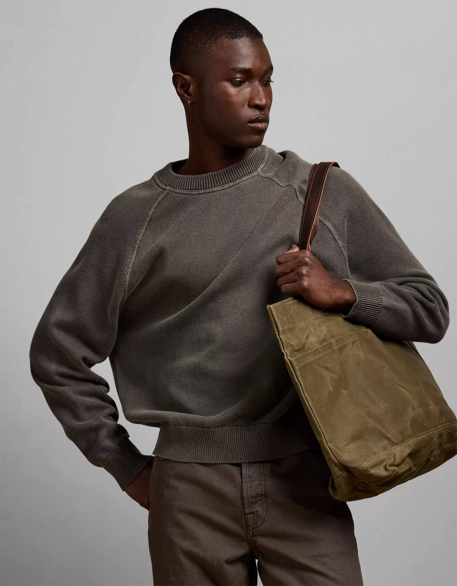 AE77 Garment-Washed Raglan Sweater - thumbnail 5
