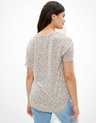 Женские футболки American Eagle AE Oversized Soft & Sexy Leopard V-Neck T-Shirt — фото 2