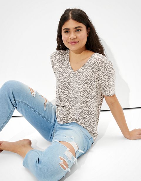 Женские футболки American Eagle AE Oversized Soft & Sexy Leopard V-Neck T-Shirt