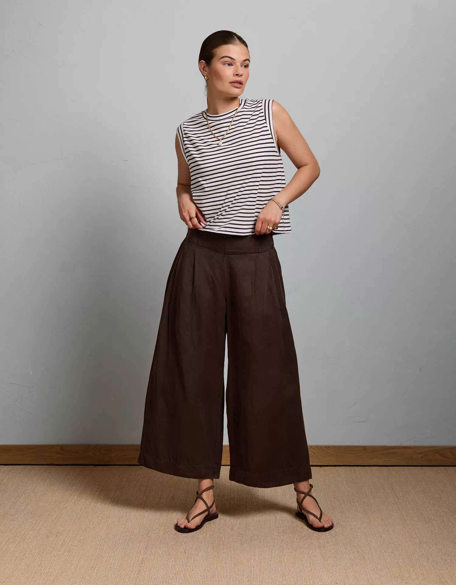 AE77 High-Waisted Linen Pleated Ankle Pant - thumbnail 7