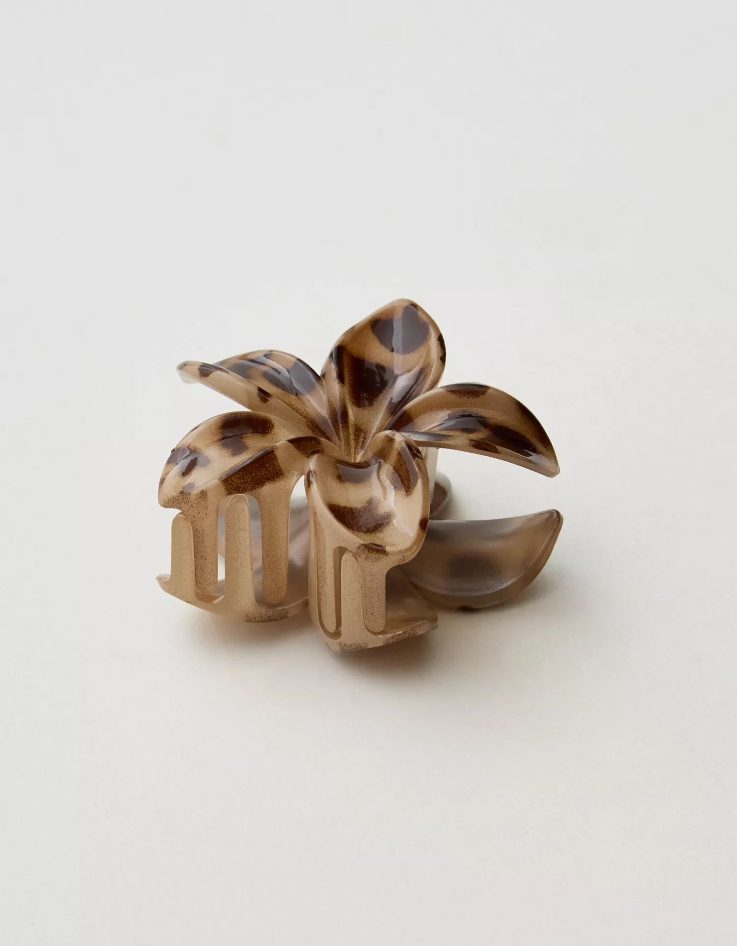 Aerie Flower Claw Clip - thumbnail 2