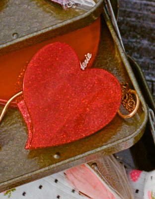 Aerie Heart Resin Claw Clip