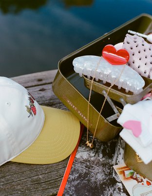 Aerie Large Peaking Heart Clip