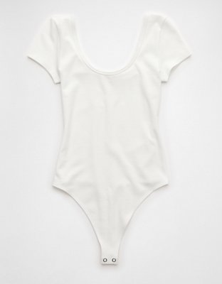 AE Body Estilo Playera con Cuello Bajo