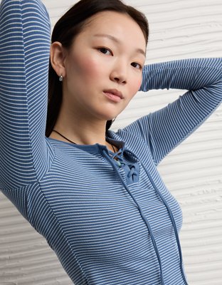 AE Cropped Long-Sleeve Lace-Up T-Shirt