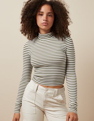 White mock neck hot sale long sleeve crop top