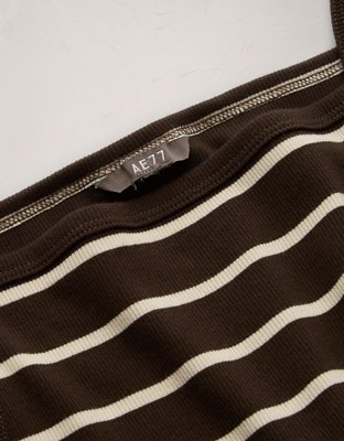 AE77 Premium Top sin Mangas con Cuello Straight