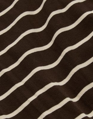 AE77 Premium Top sin Mangas con Cuello Straight