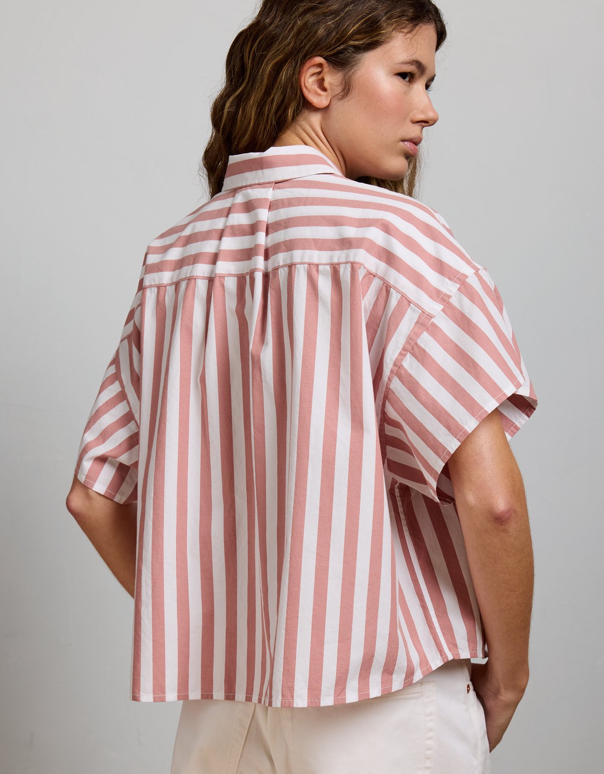 AE77 Short Sleeve Poplin Shirt - image 2