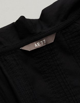 AE77 Ruffled V-Neck Blouse