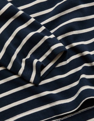 AE77 Premium Boxy Long-Sleeve Cropped T-Shirt