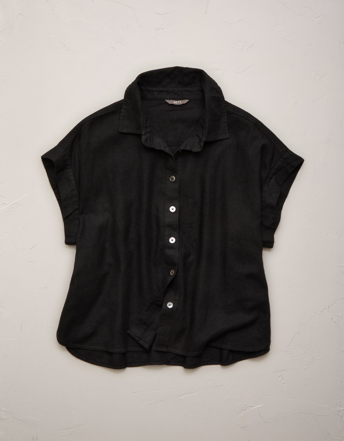 AE77 Boxy Cropped Linen-Blend Button-Up Shirt - image 3