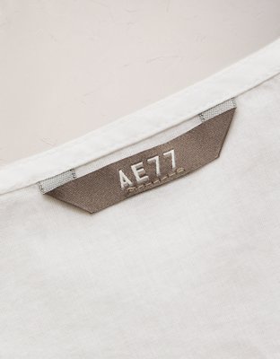 AE77 Eyelet Lace Short-Sleeve Blouse