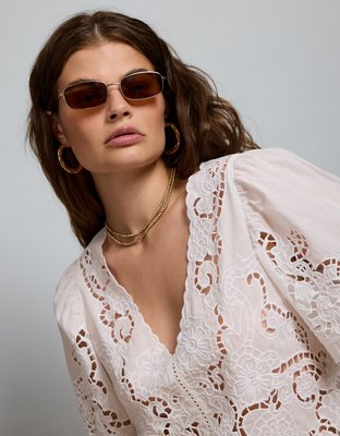 AE77 Eyelet Lace Short-Sleeve Blouse