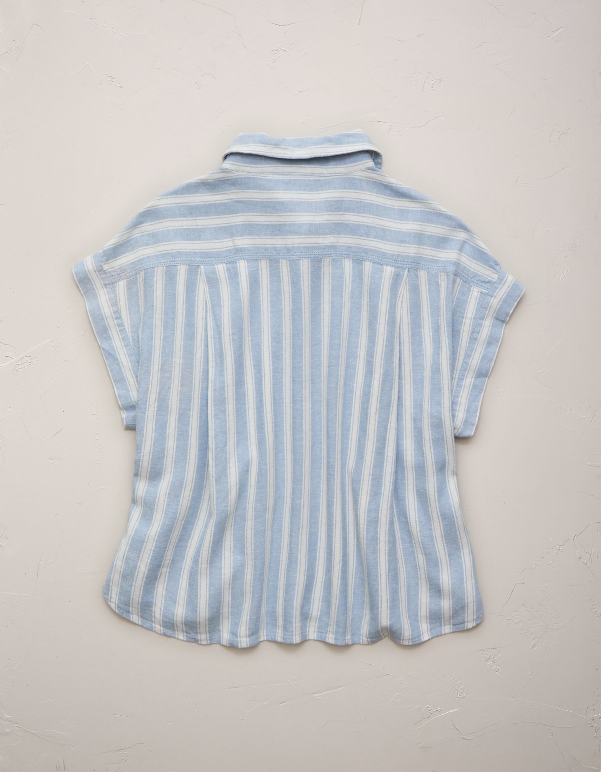 AE77 Boxy Cropped Linen-Blend Button-Up Shirt - image 4
