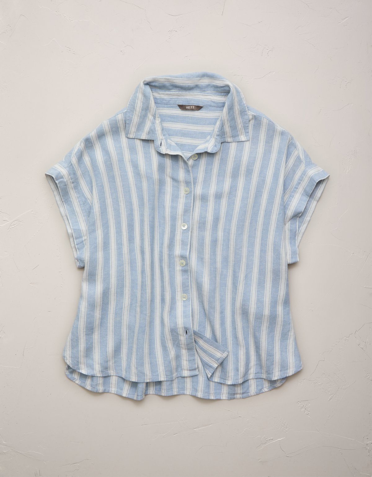 AE77 Boxy Cropped Linen-Blend Button-Up Shirt - image 3