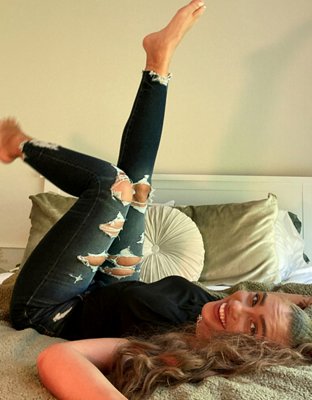 AE Dream Ripped Curvy High-Waisted Jegging